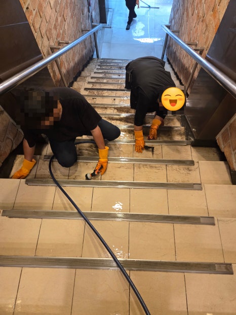 계단 청소