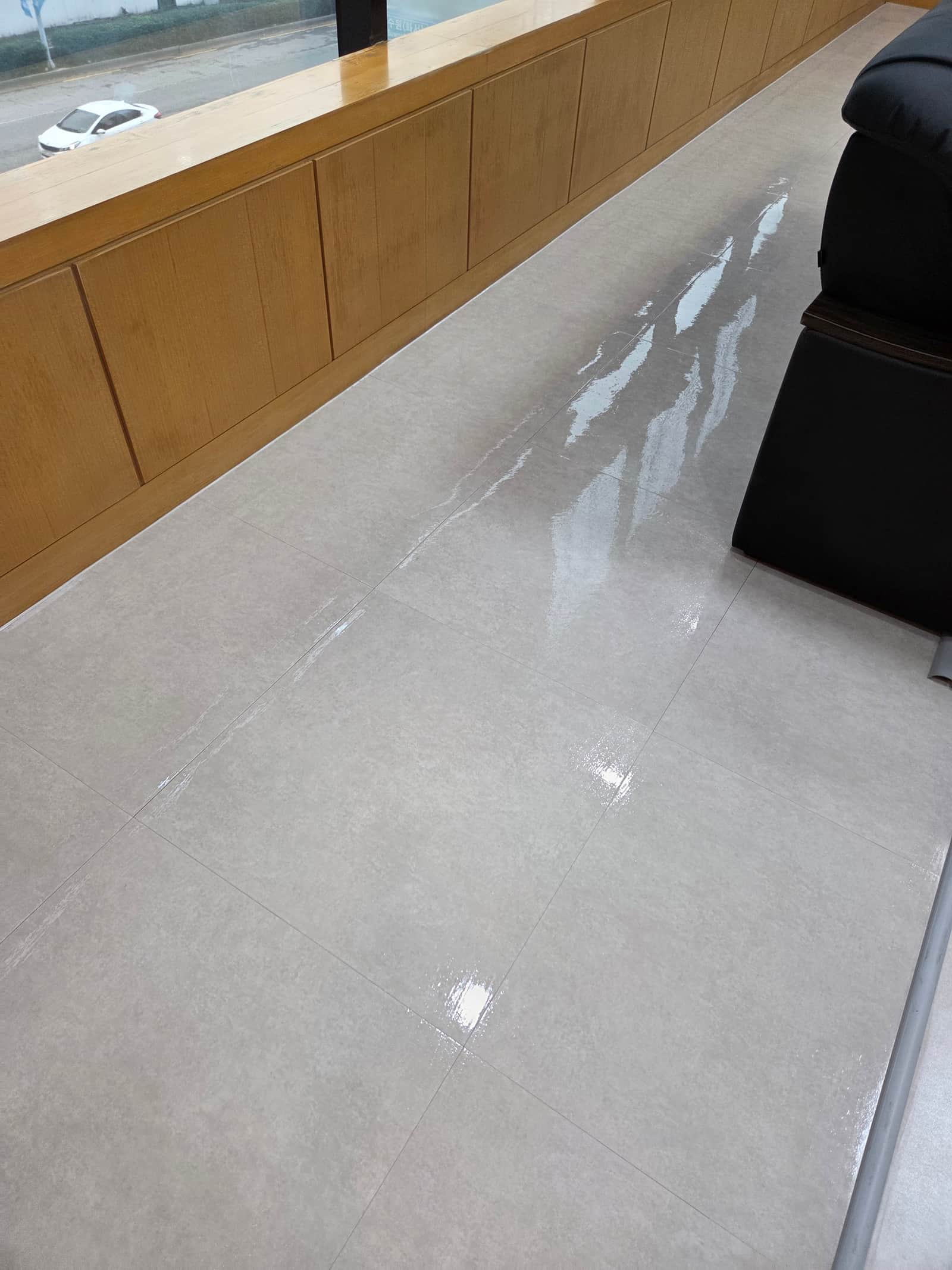 바닥 왁스 코팅 후 1