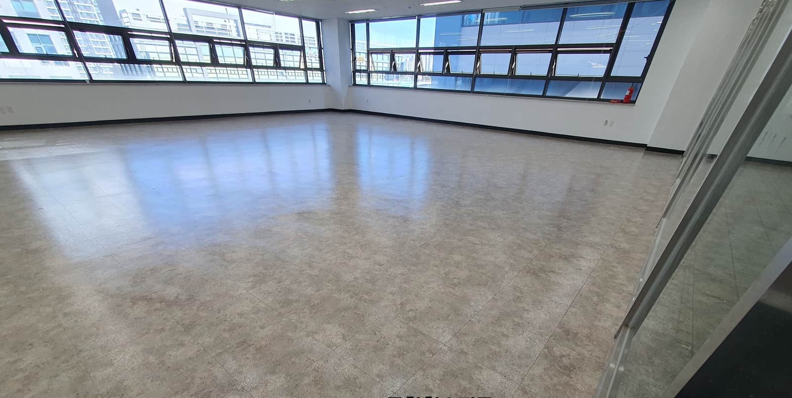 바닥 왁스 코팅 완공